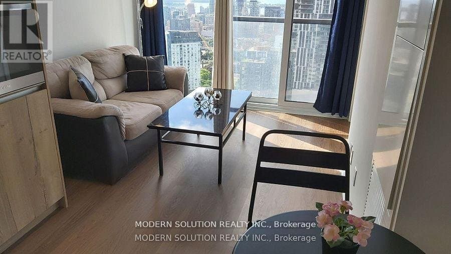 319 Jarvis Street - Photo 3