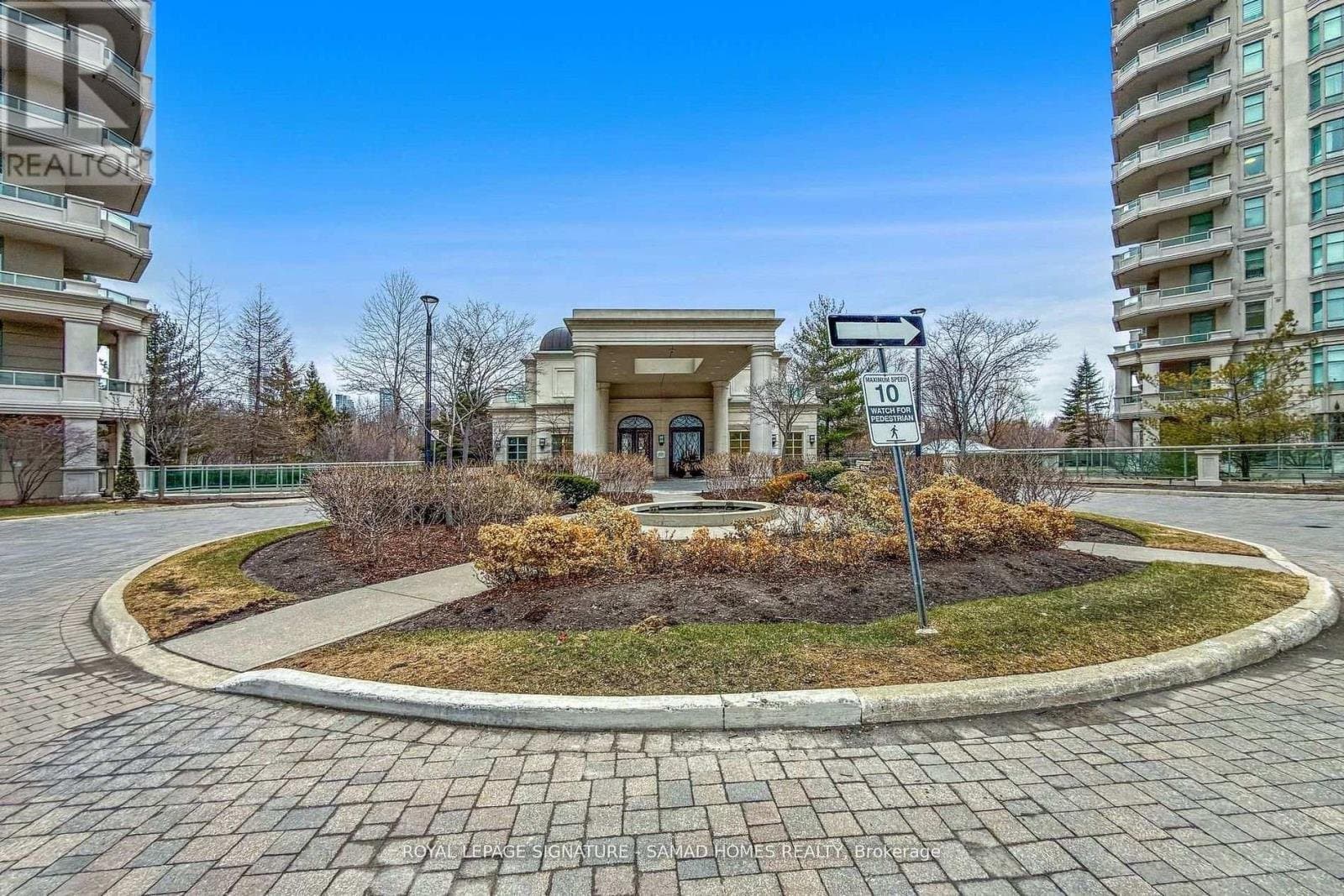 10 Bloorview Place - Photo 2