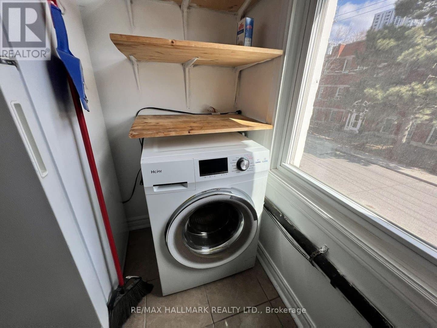 374 Dundas Street - Photo 3