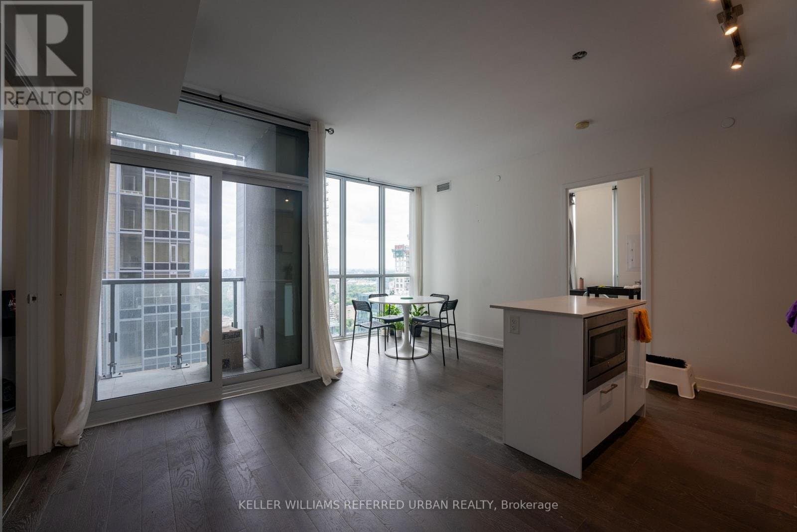 1 Yorkville Avenue - Photo 1