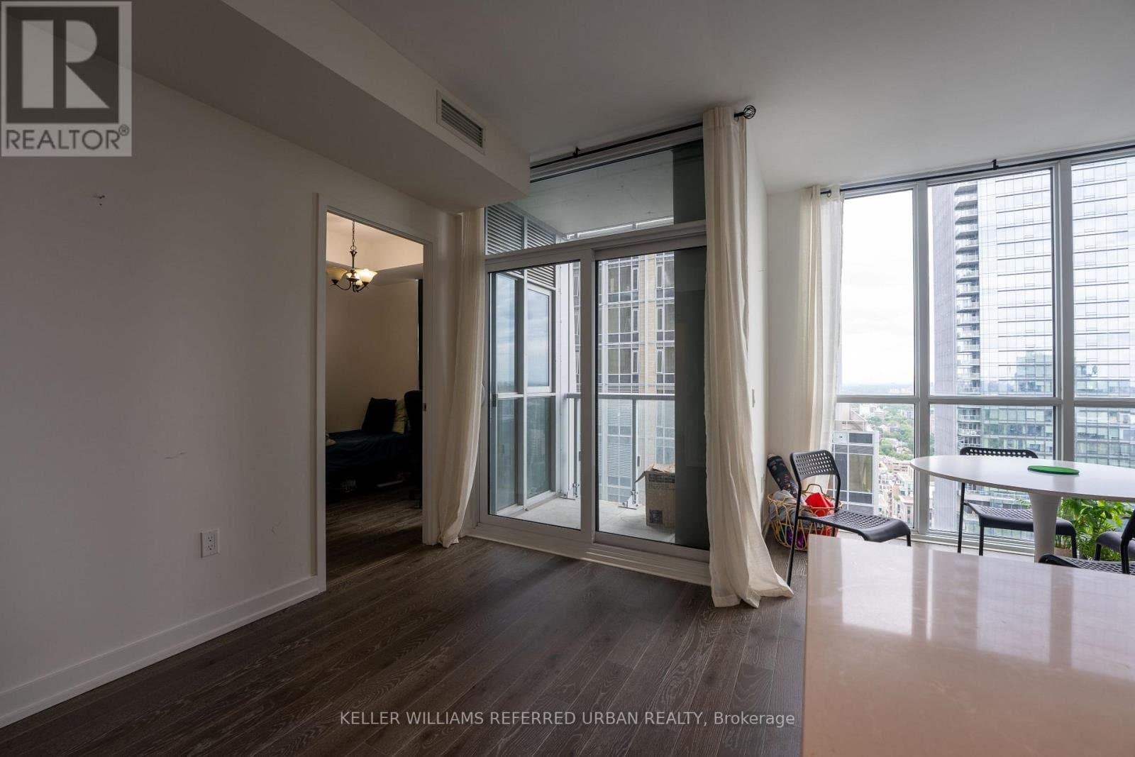1 Yorkville Avenue - Photo 2