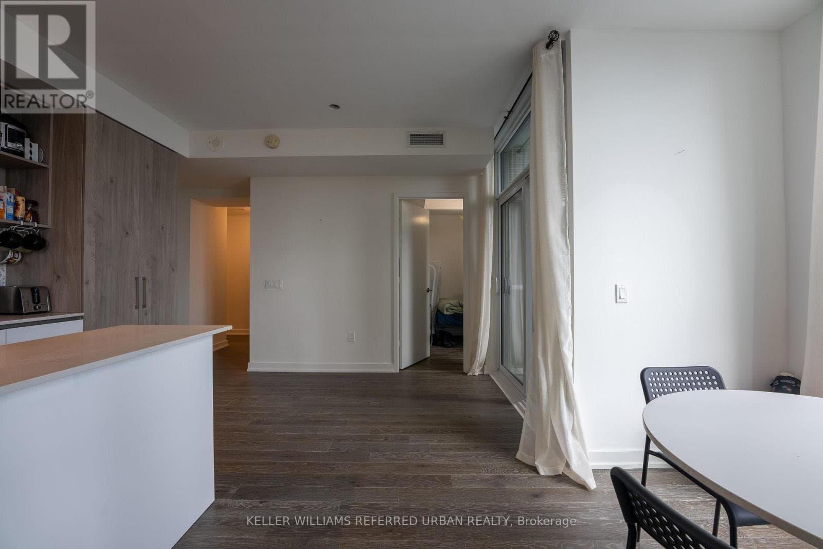 1 Yorkville Avenue - Photo 3