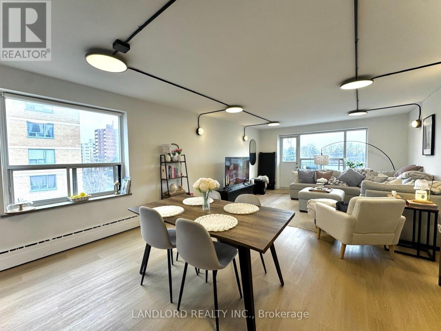 420 Eglinton Avenue - Photo 3