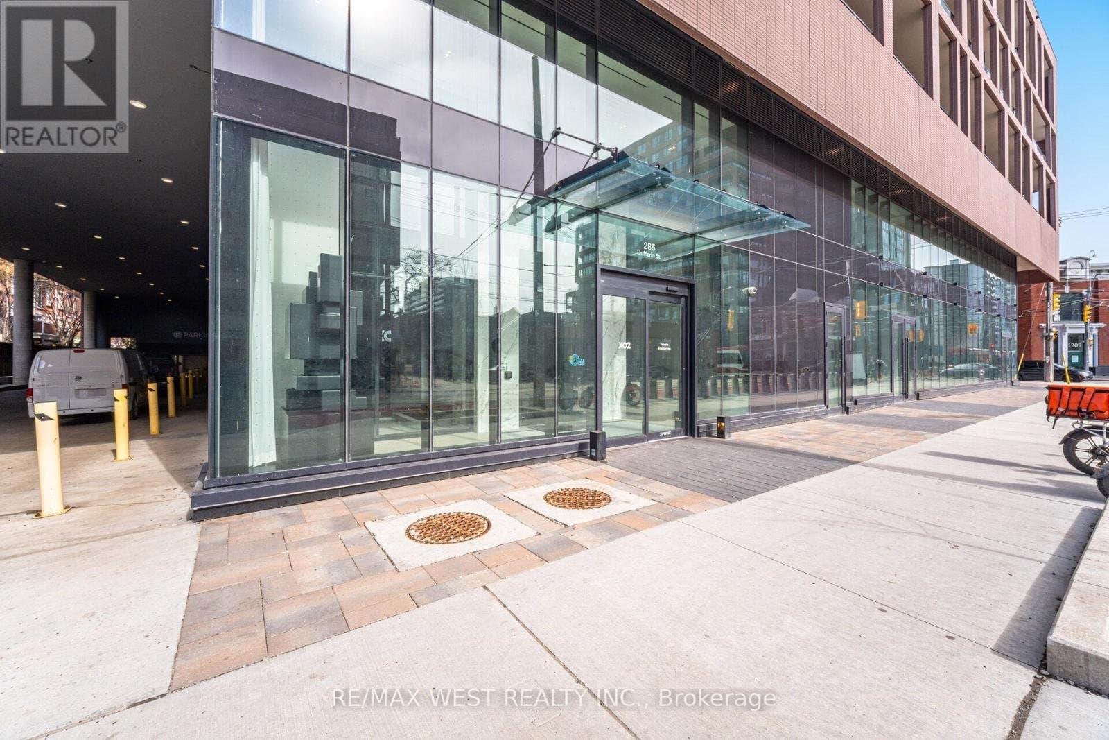 285 Dufferin Street - Photo 2