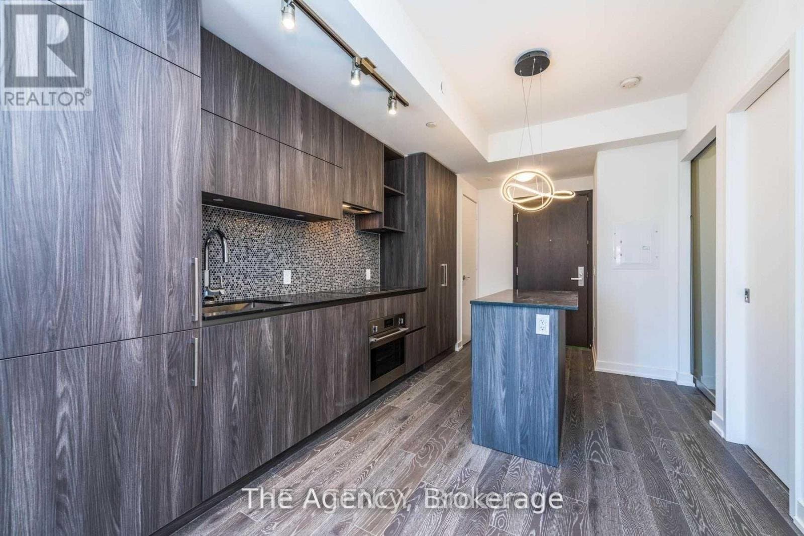 1 Yorkville Avenue - Photo 4