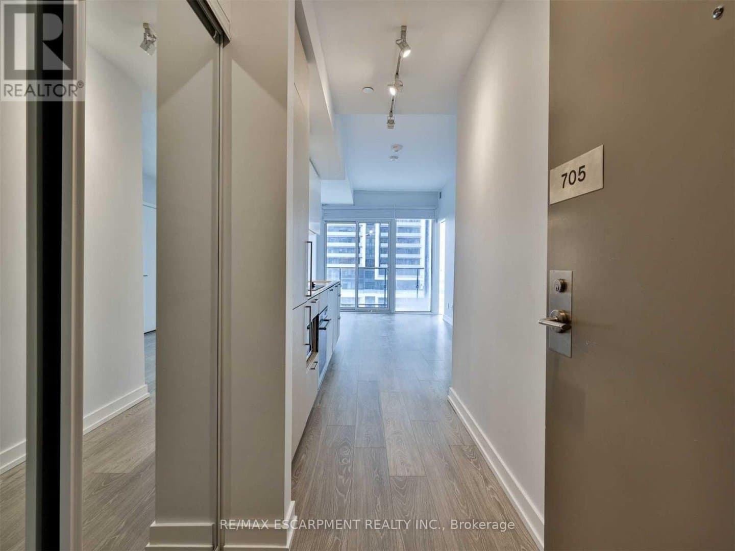 19 Western Battery Road - Photo 3