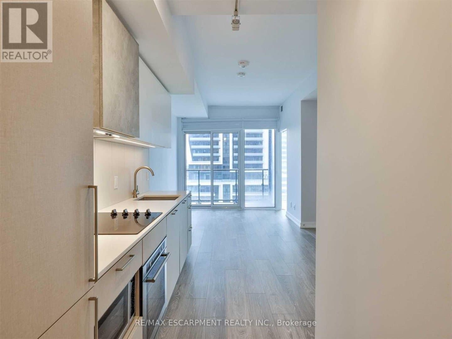 19 Western Battery Road - Photo 4