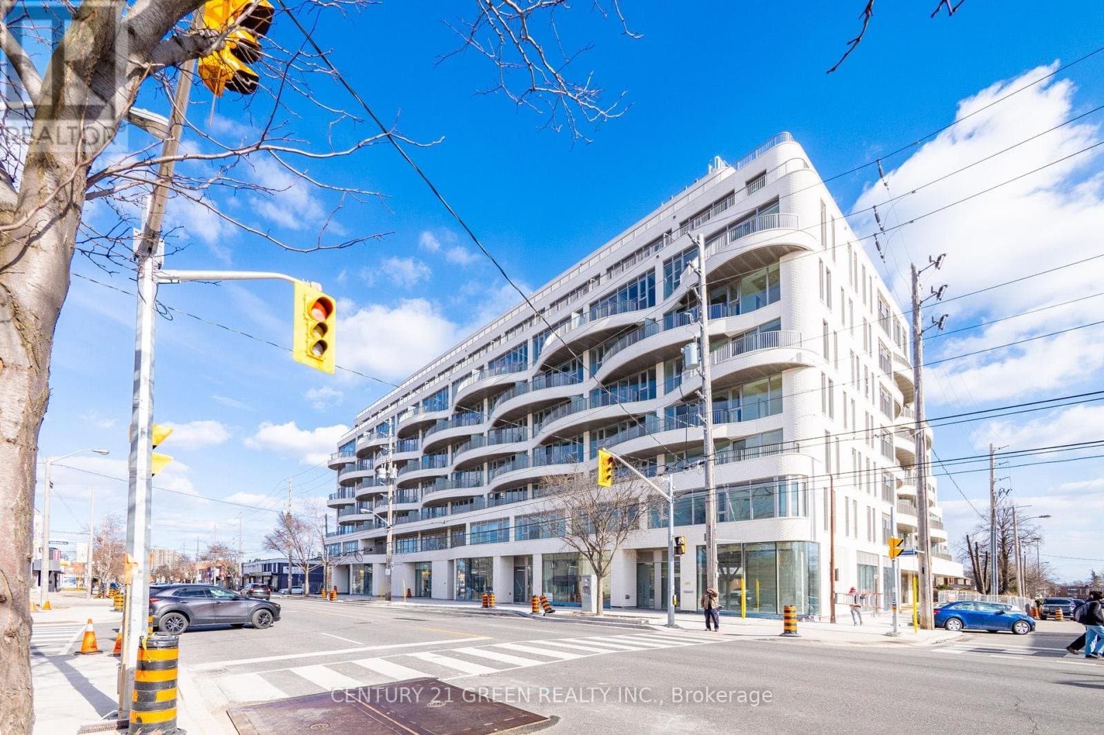 689 The Queensway - Photo 1