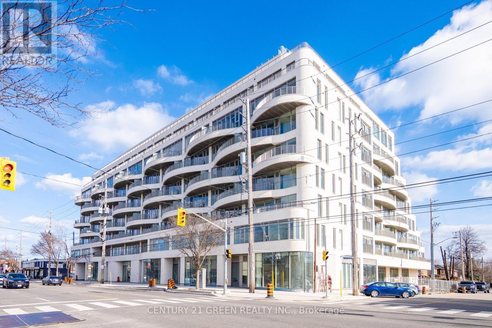 689 The Queensway - Photo 2