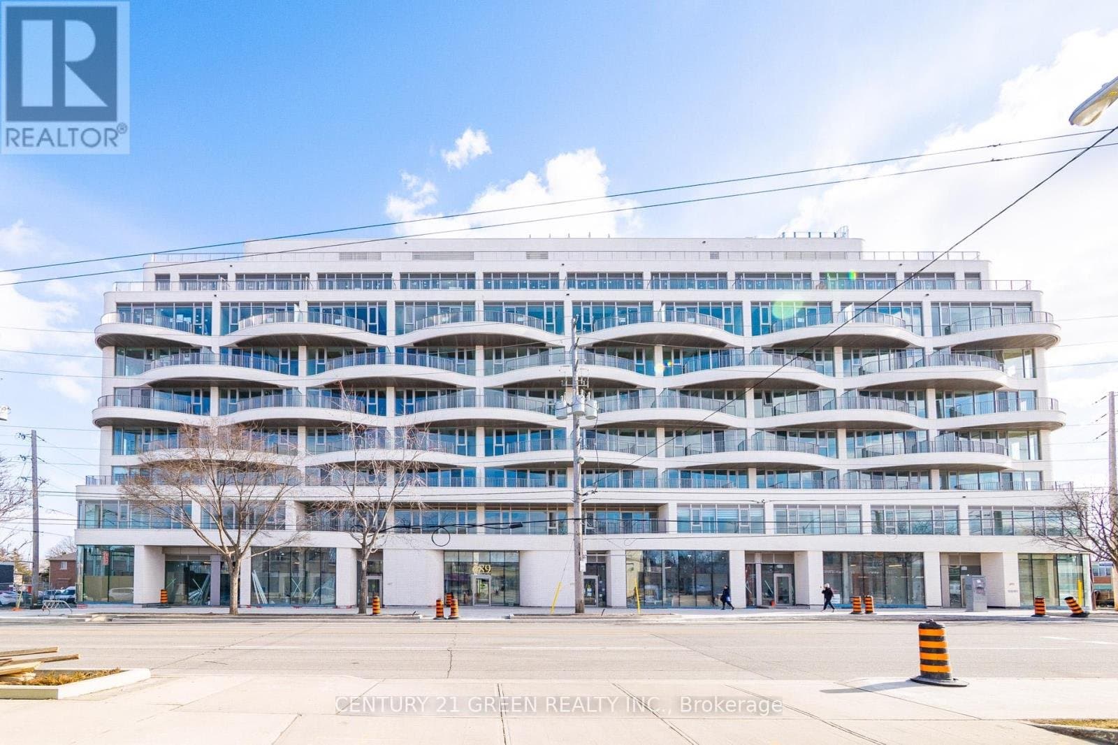 689 The Queensway - Photo 4