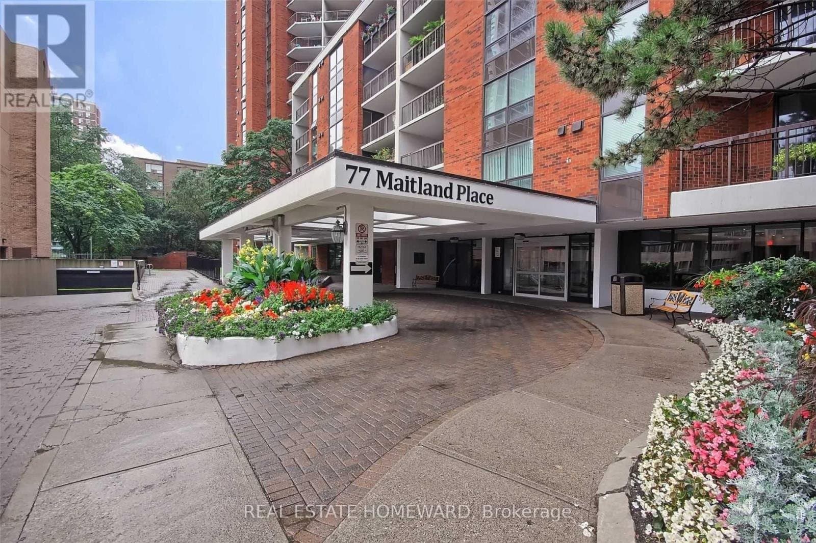 77 Maitland Place - Photo 4