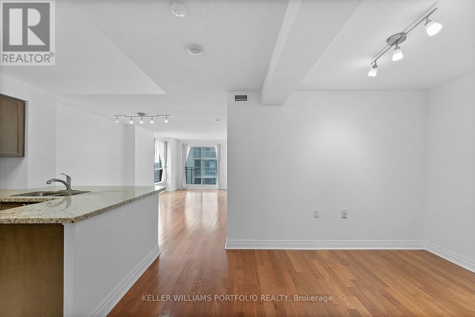 21 Hillcrest Avenue - Photo 2