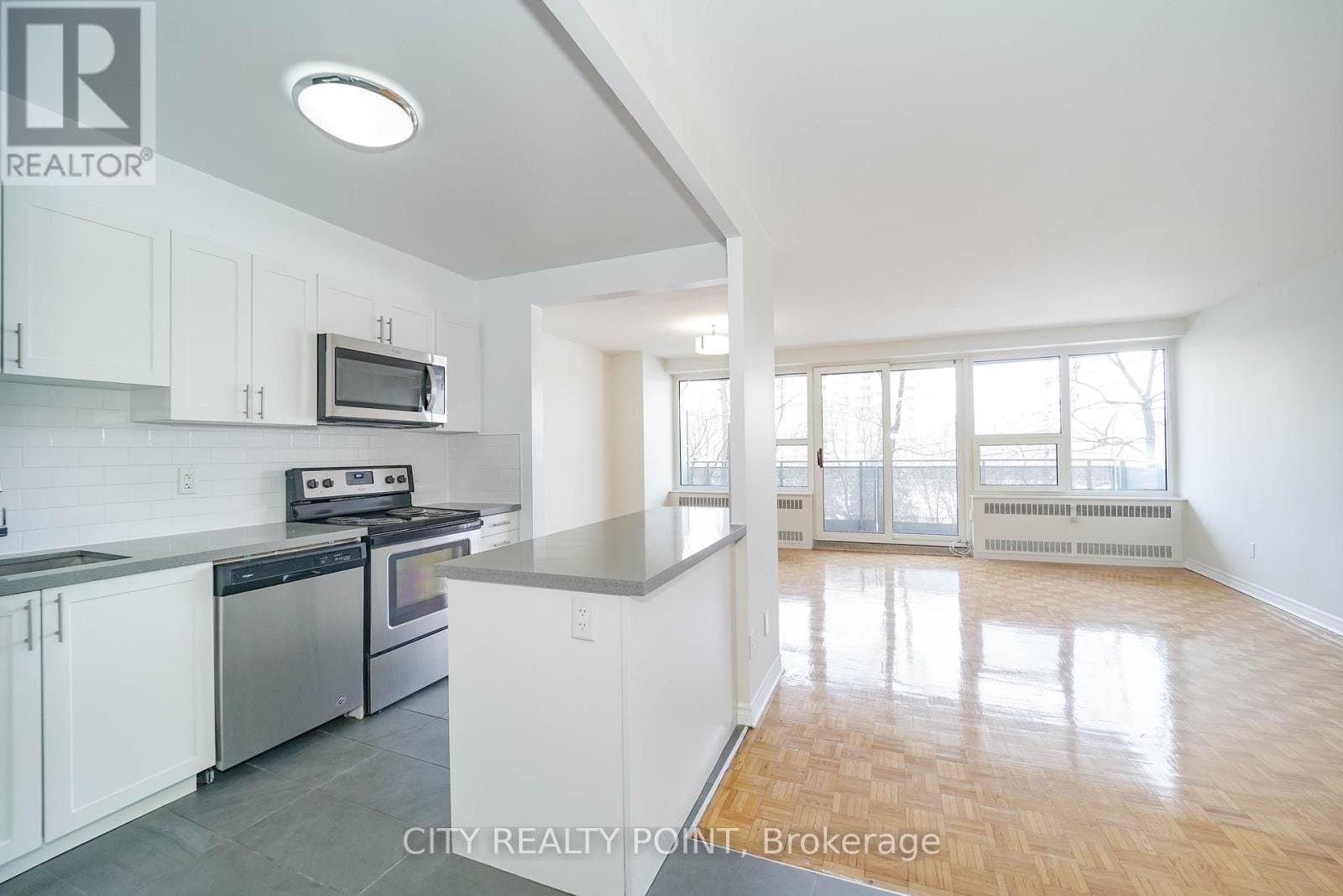 10 Shallmar Boulevard - Photo 3