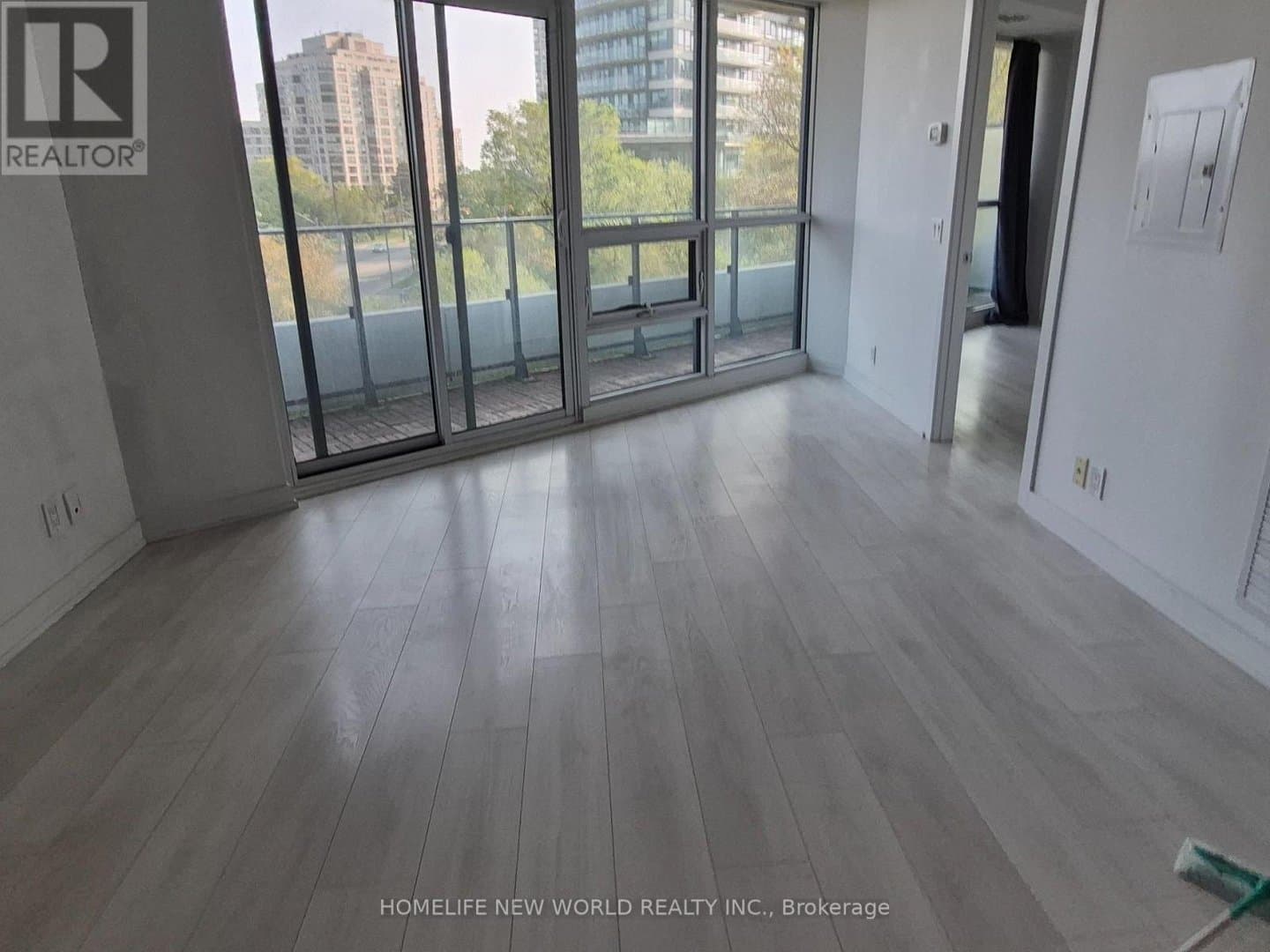 2212 Lake Shore Boulevard - Photo 2
