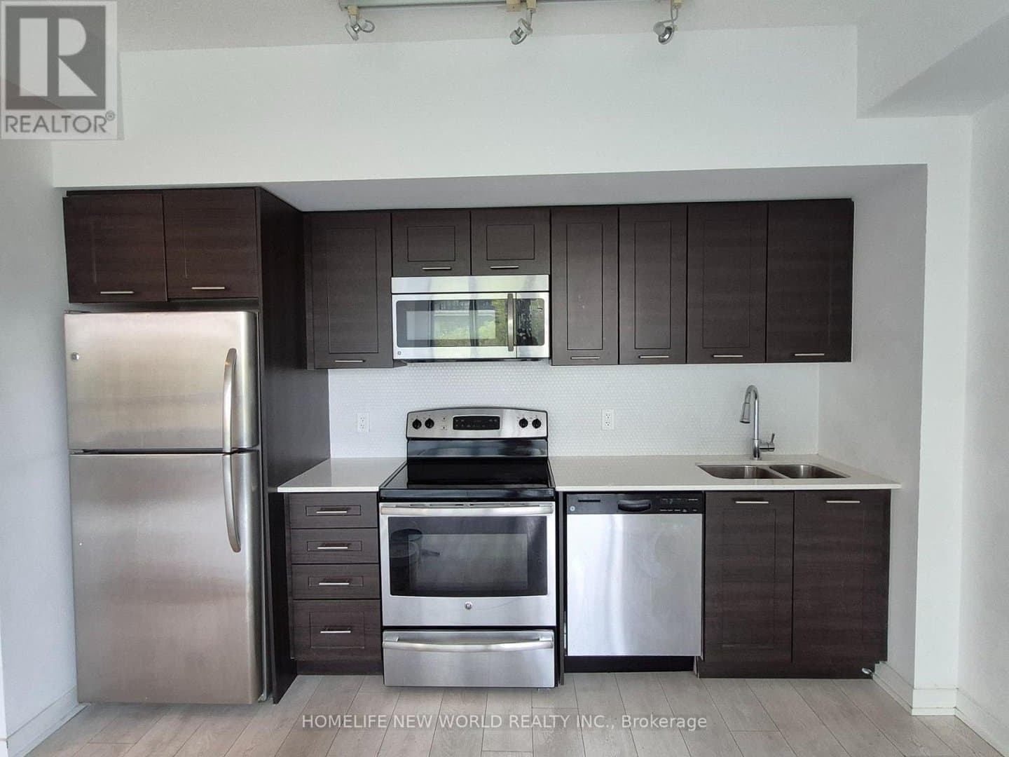2212 Lake Shore Boulevard - Photo 3