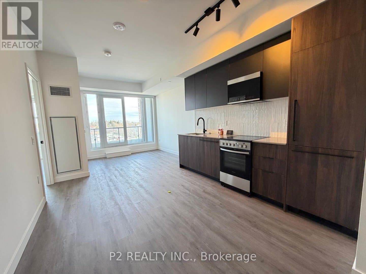 1635 MILITARY Trail