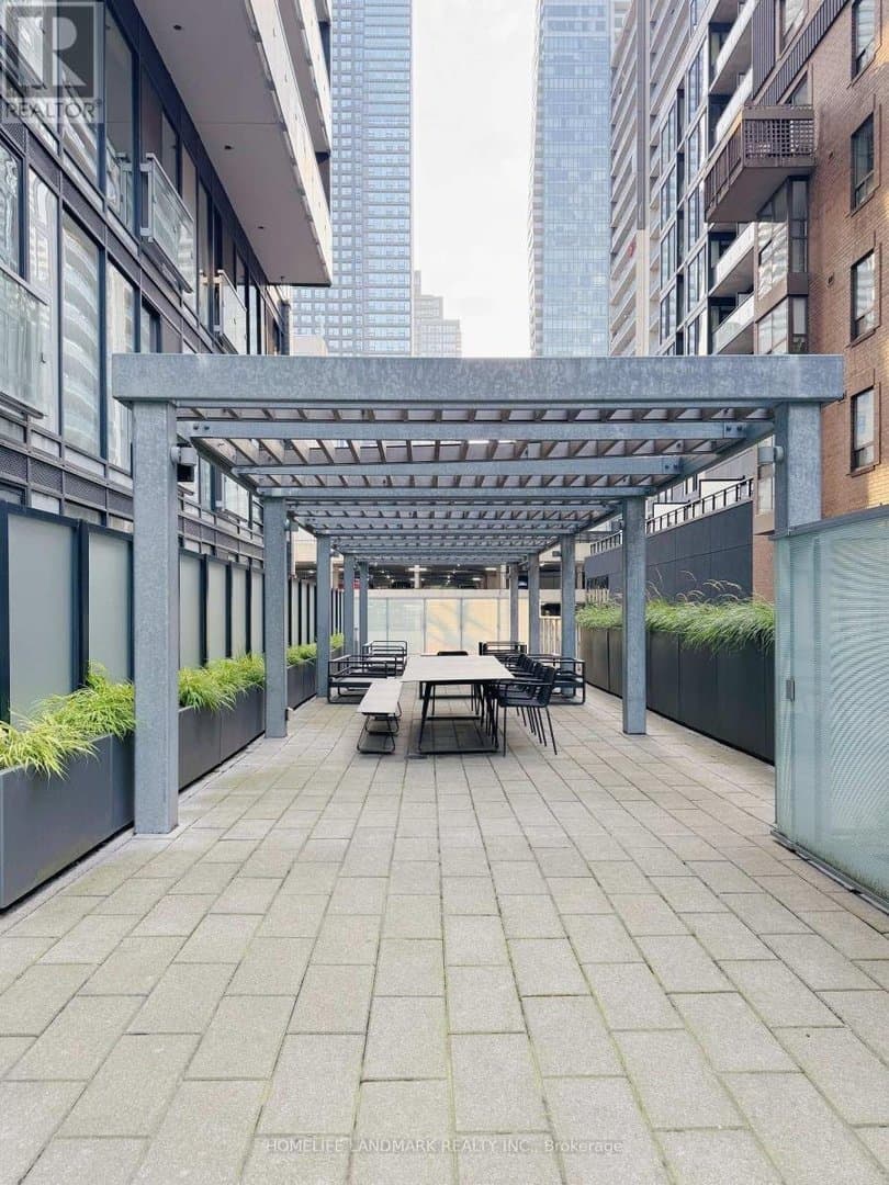 28 Wellesley Street - Photo 4