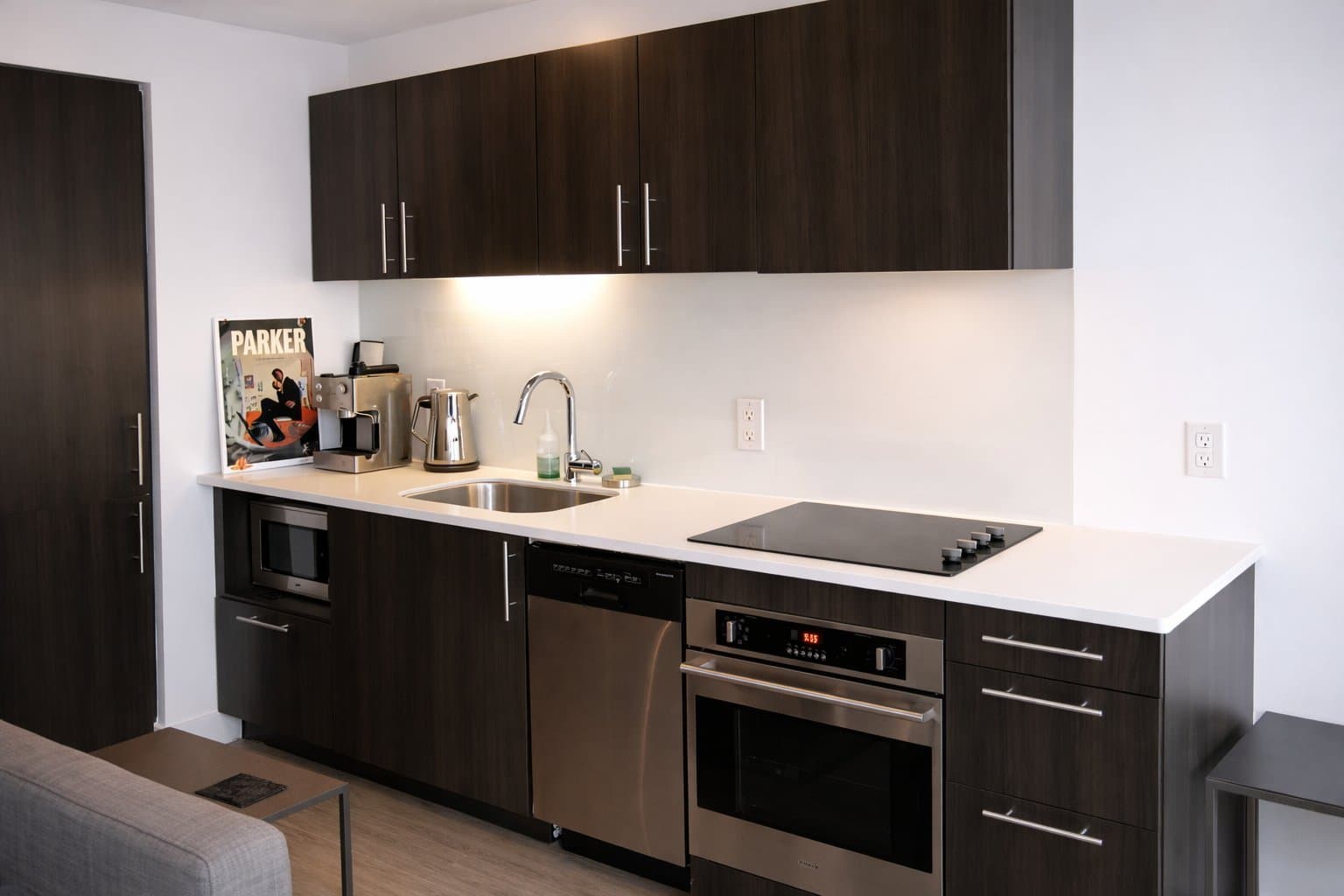 508 Wellington Street West - Photo 2