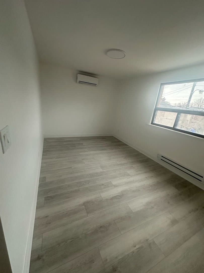1710 Saint Clair Avenue West - Photo 2