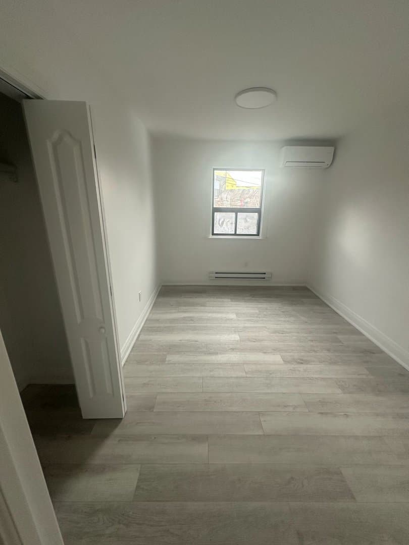 1710 Saint Clair Avenue West - Photo 4