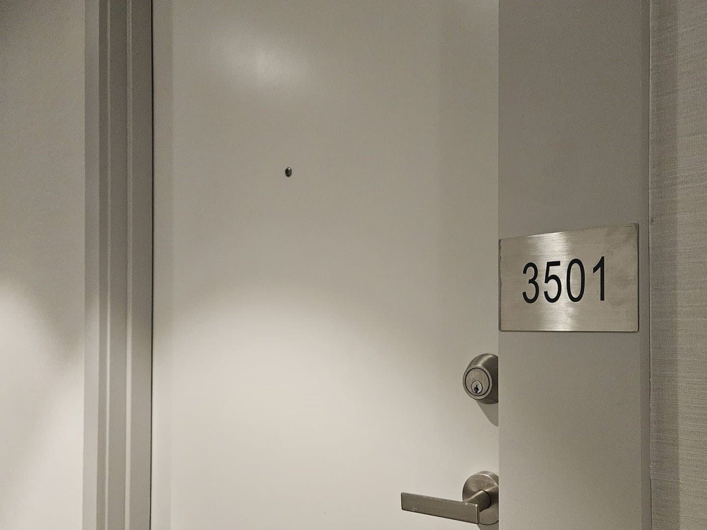 195 Redpath Avenue - Photo 3