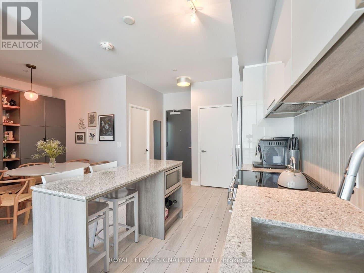 31 Tippett Road - Photo 2