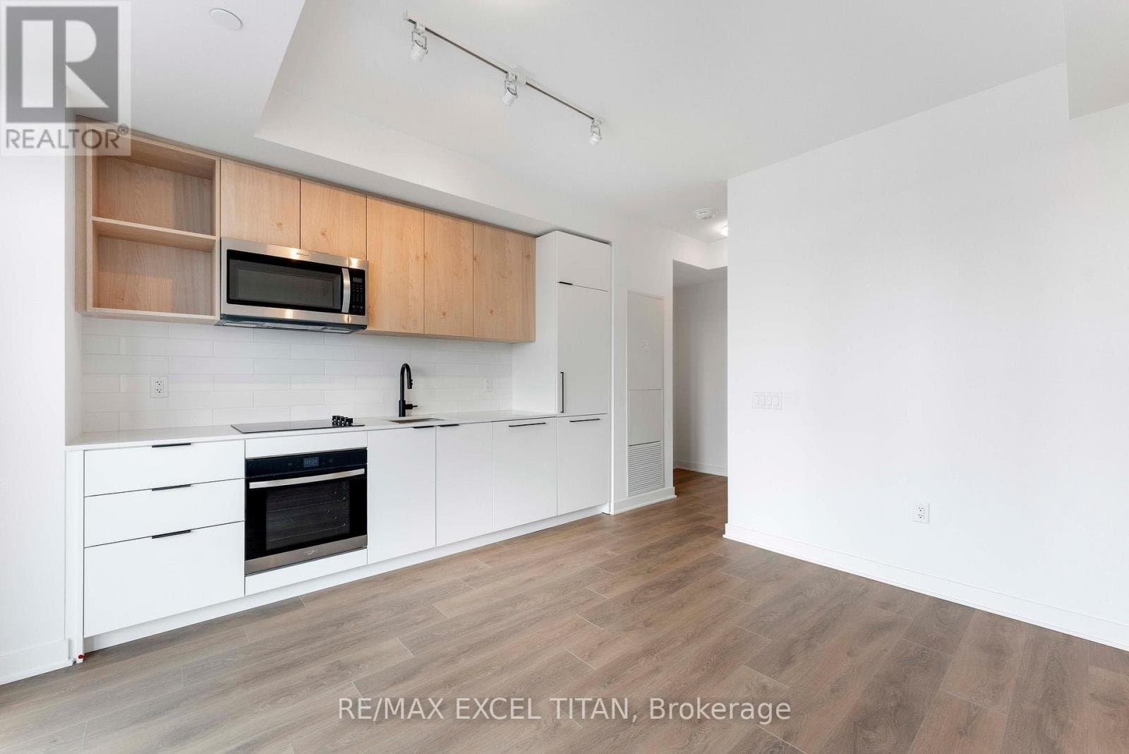 1185 Dupont Street - Photo 2