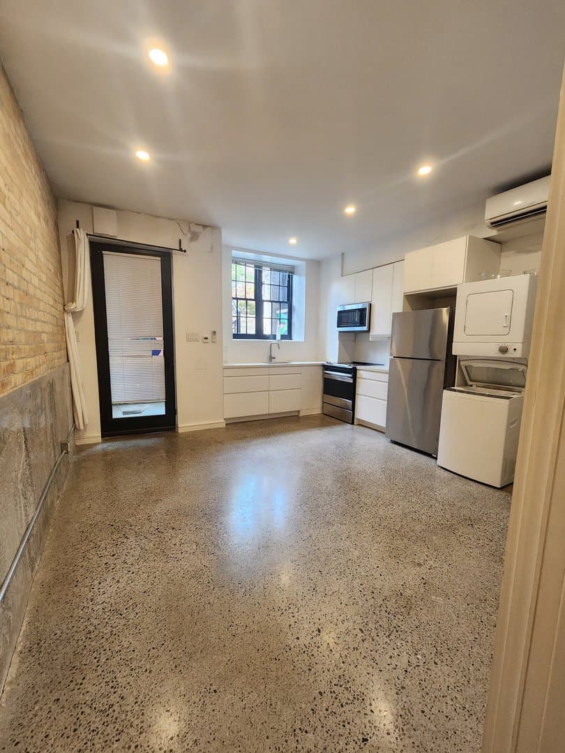 195 Saint Clarens Avenue - Photo 2