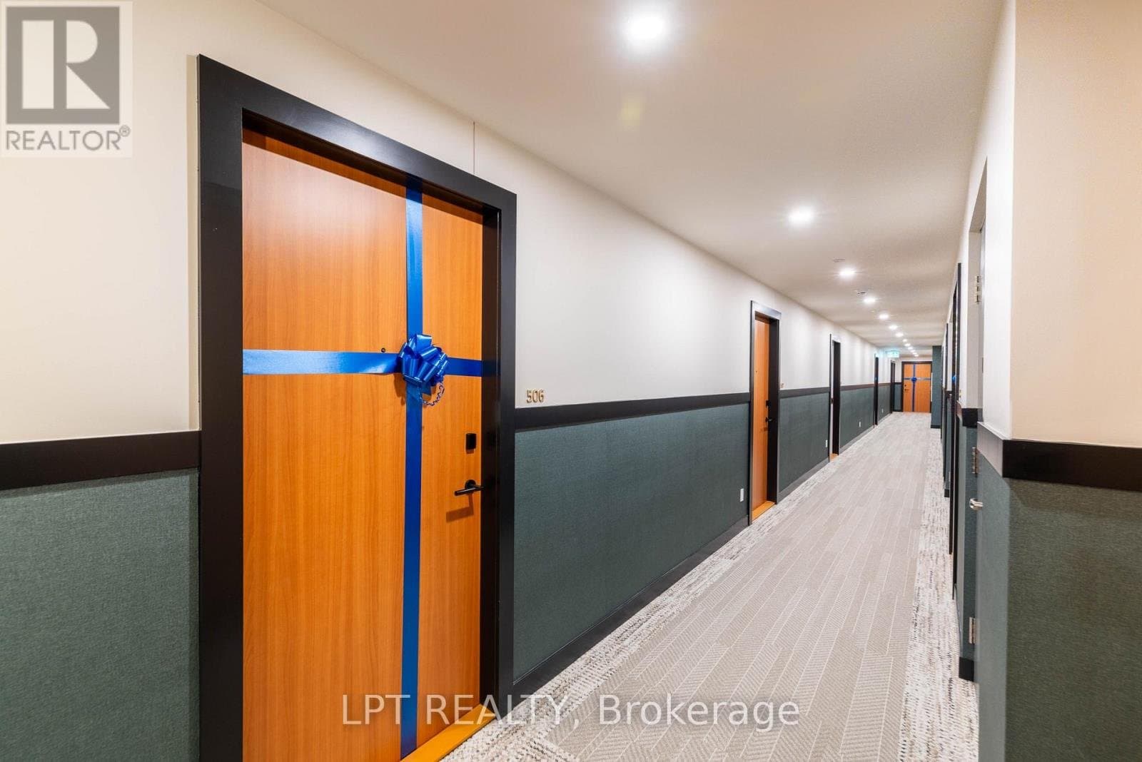 1660 Bloor Street - Photo 2
