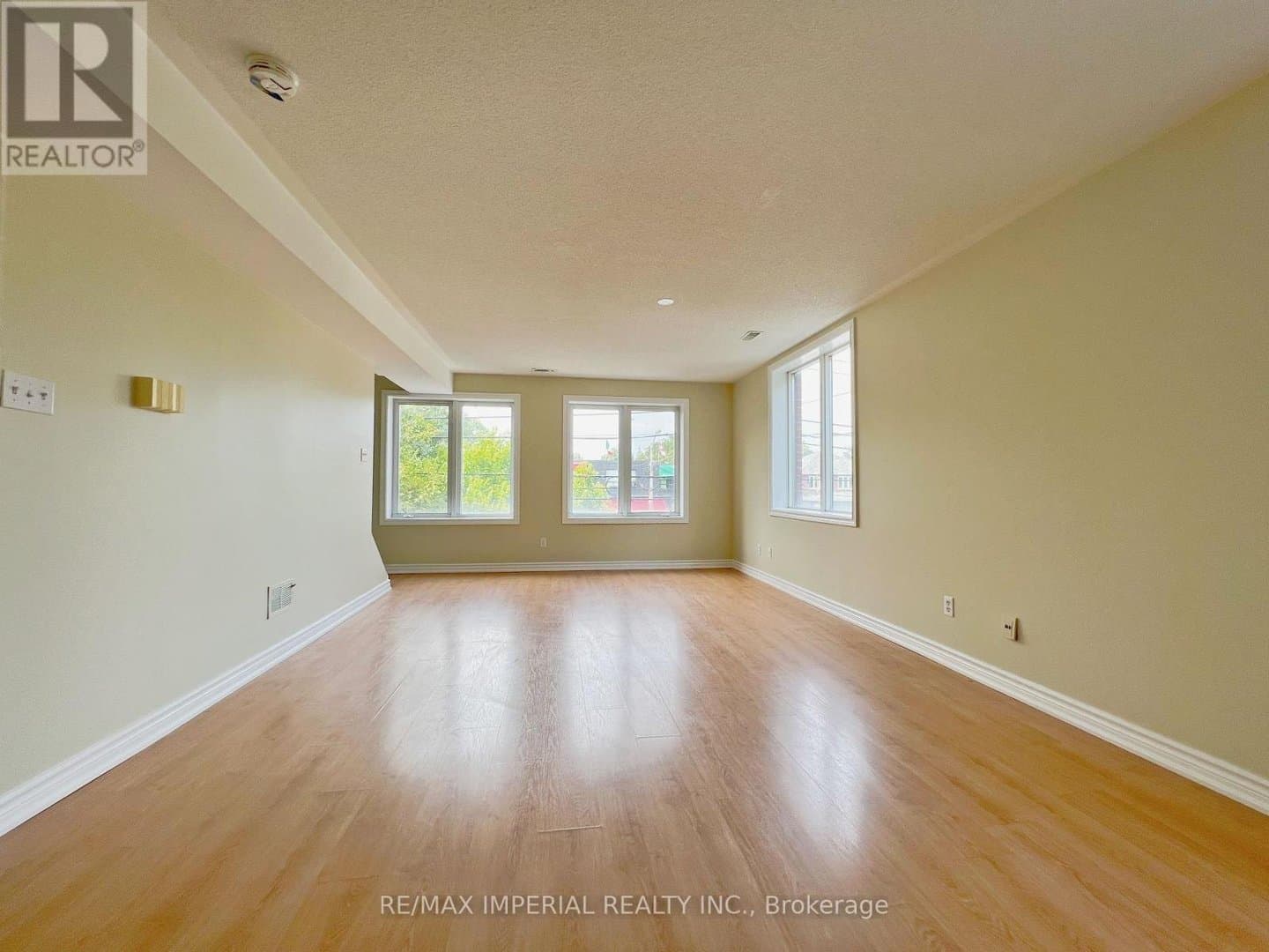 621A The Queensway - Photo 4