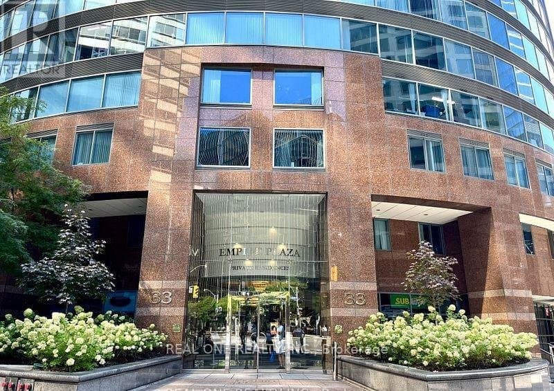 33 University Avenue