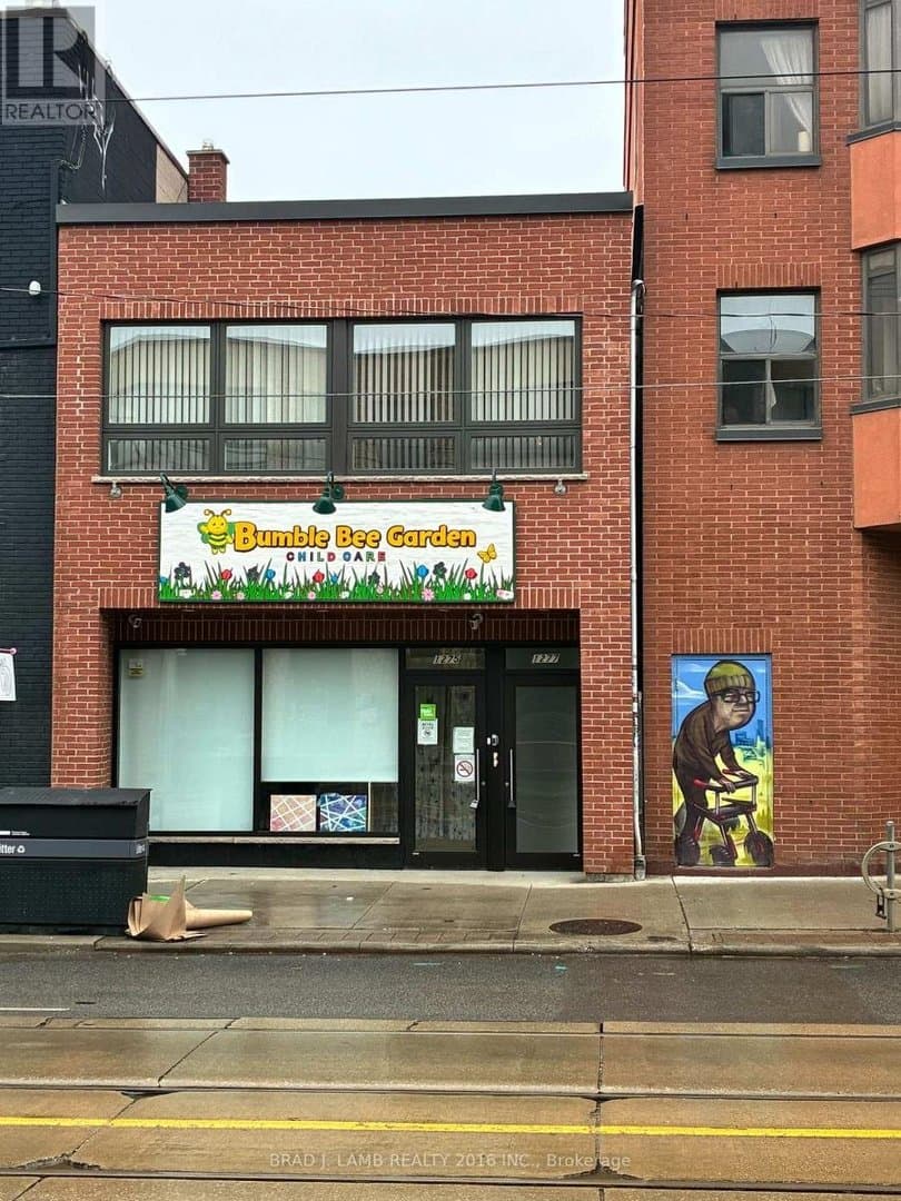 1277 DUNDAS Street - Photo 1