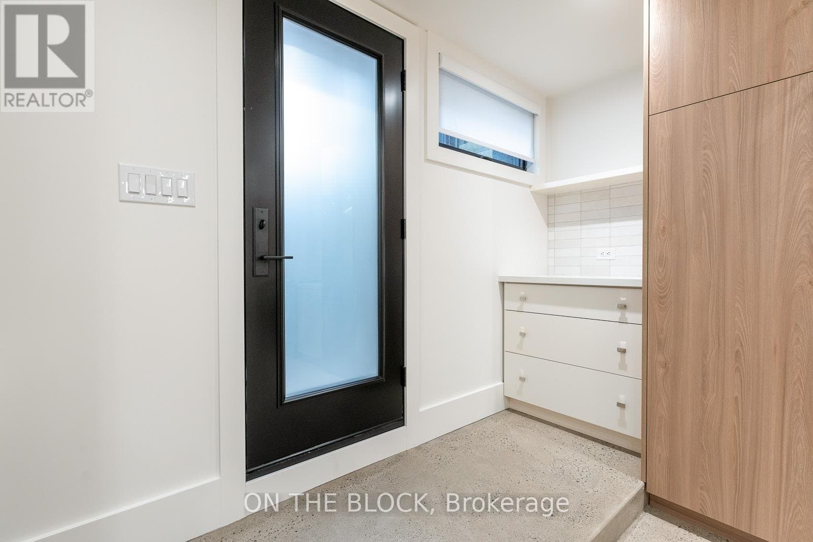1041 College Street - Photo 1