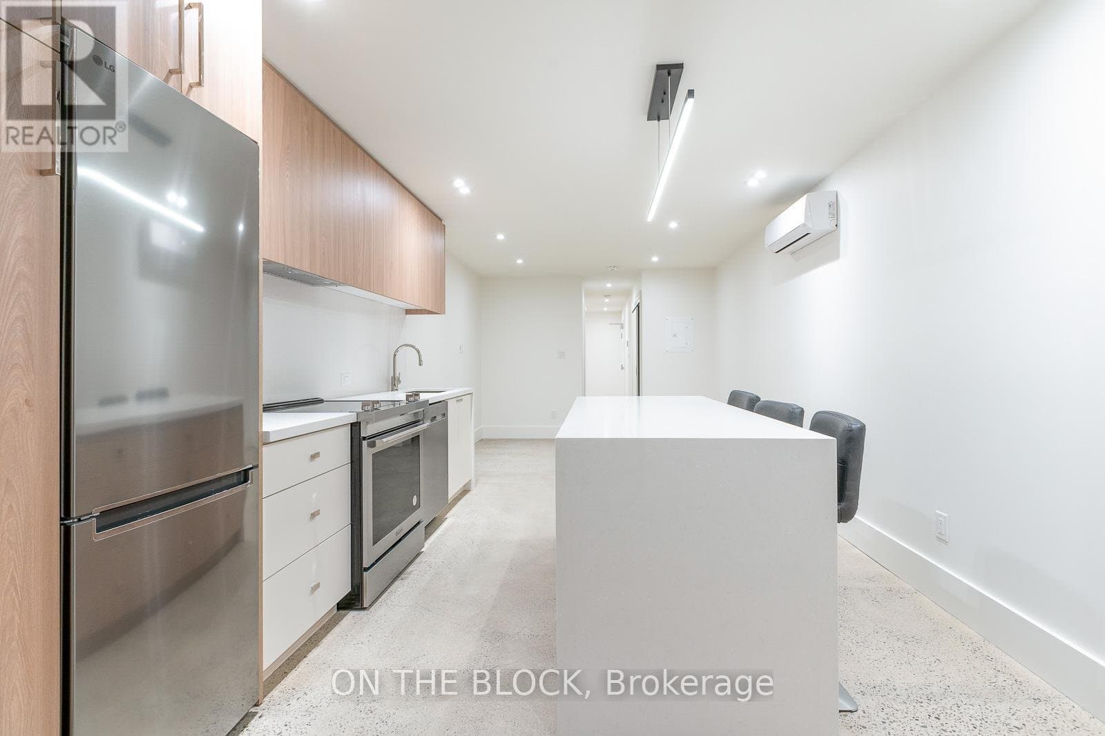 1041 College Street - Photo 2
