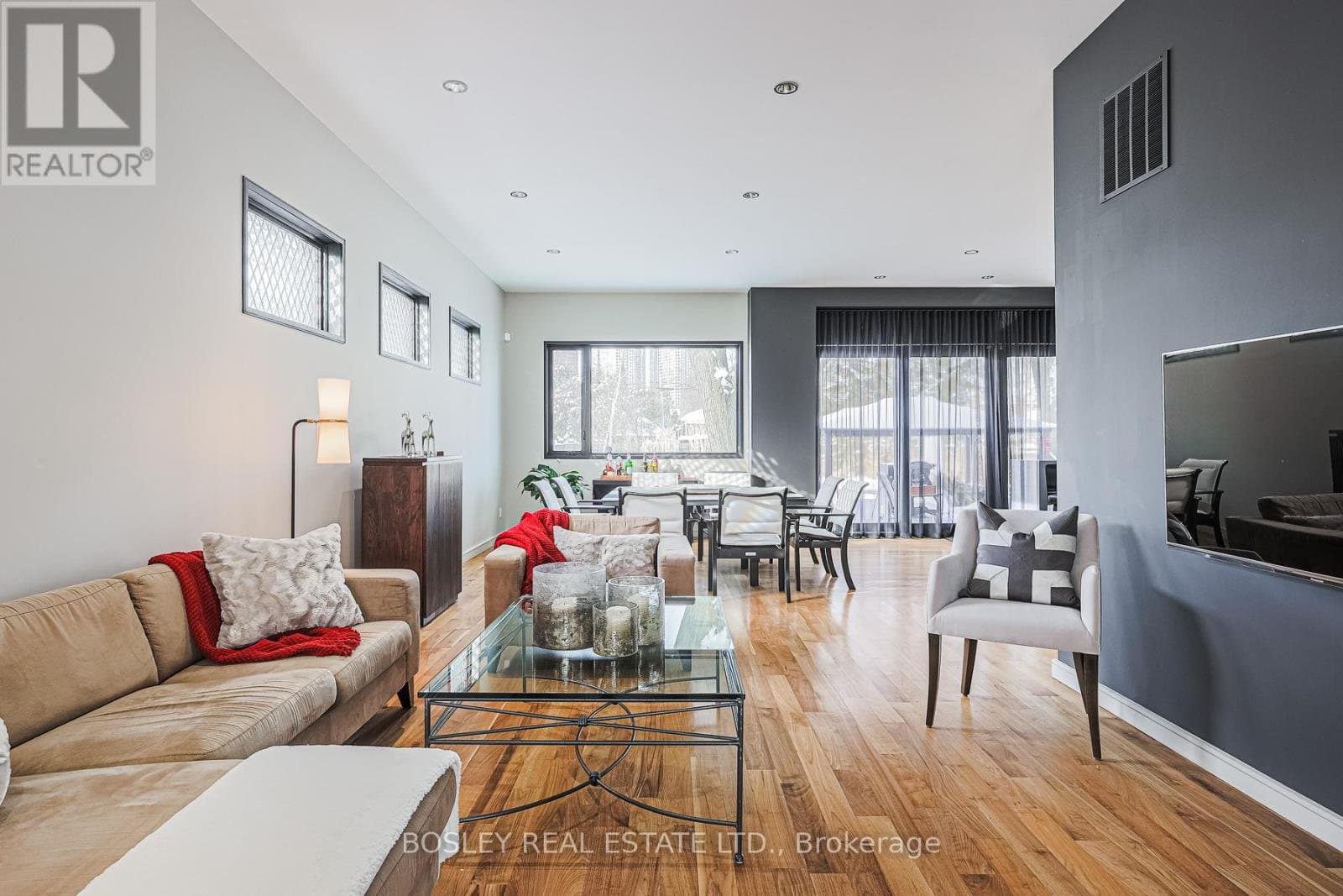 10 Graystone Gardens - Photo 3