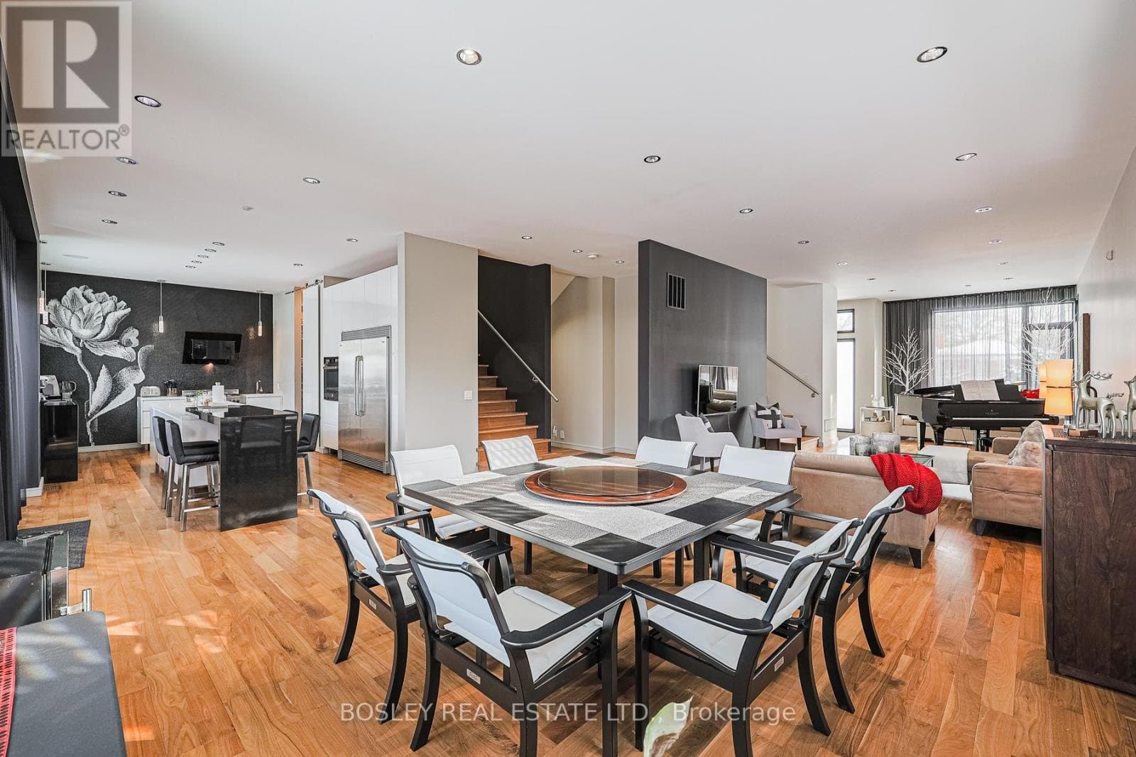 10 Graystone Gardens - Photo 4