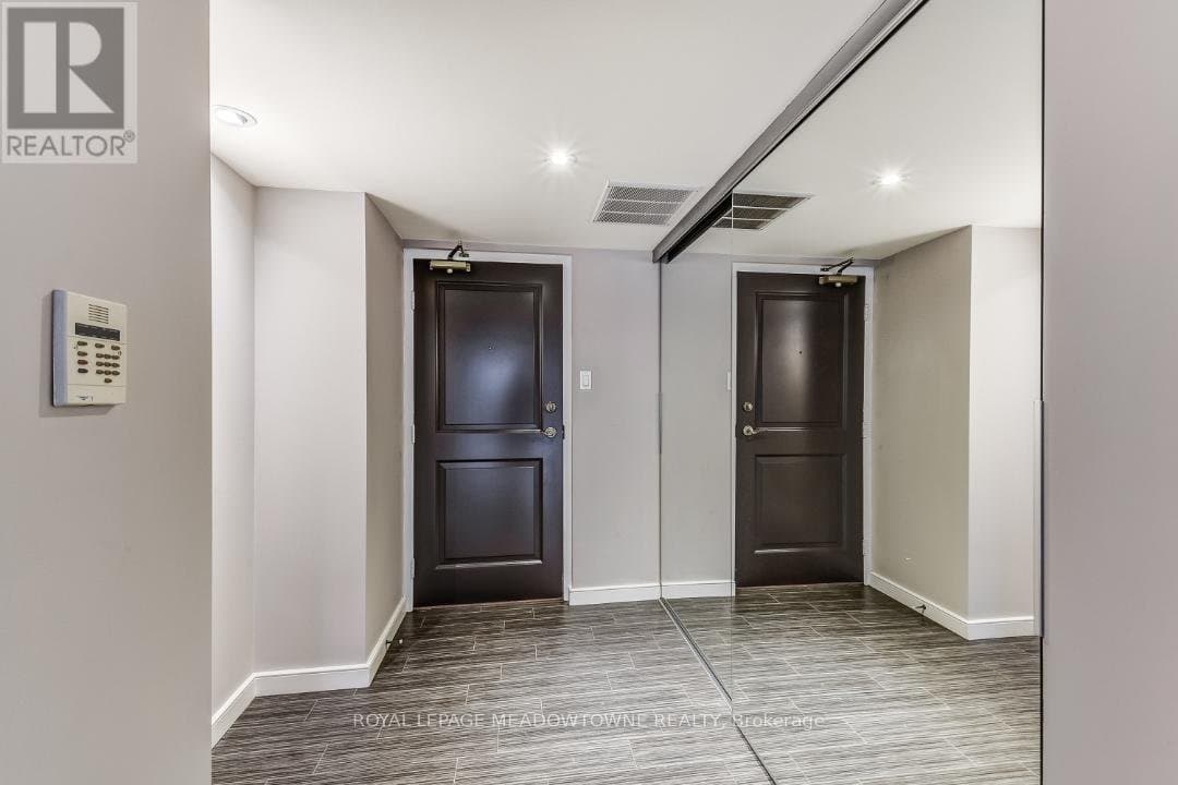 30 Wellington Street - Photo 3