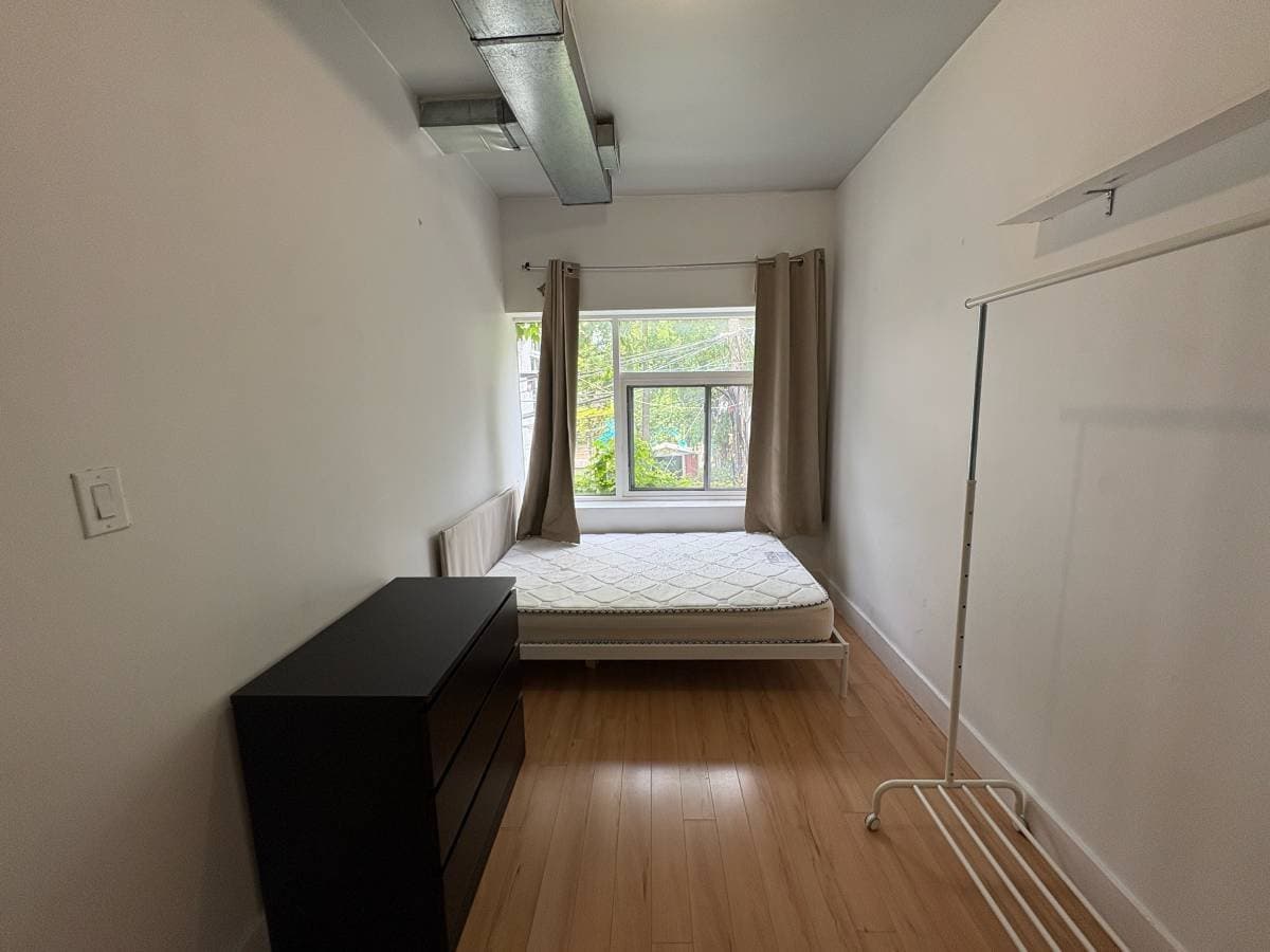 394 Bloor Street West - Photo 2