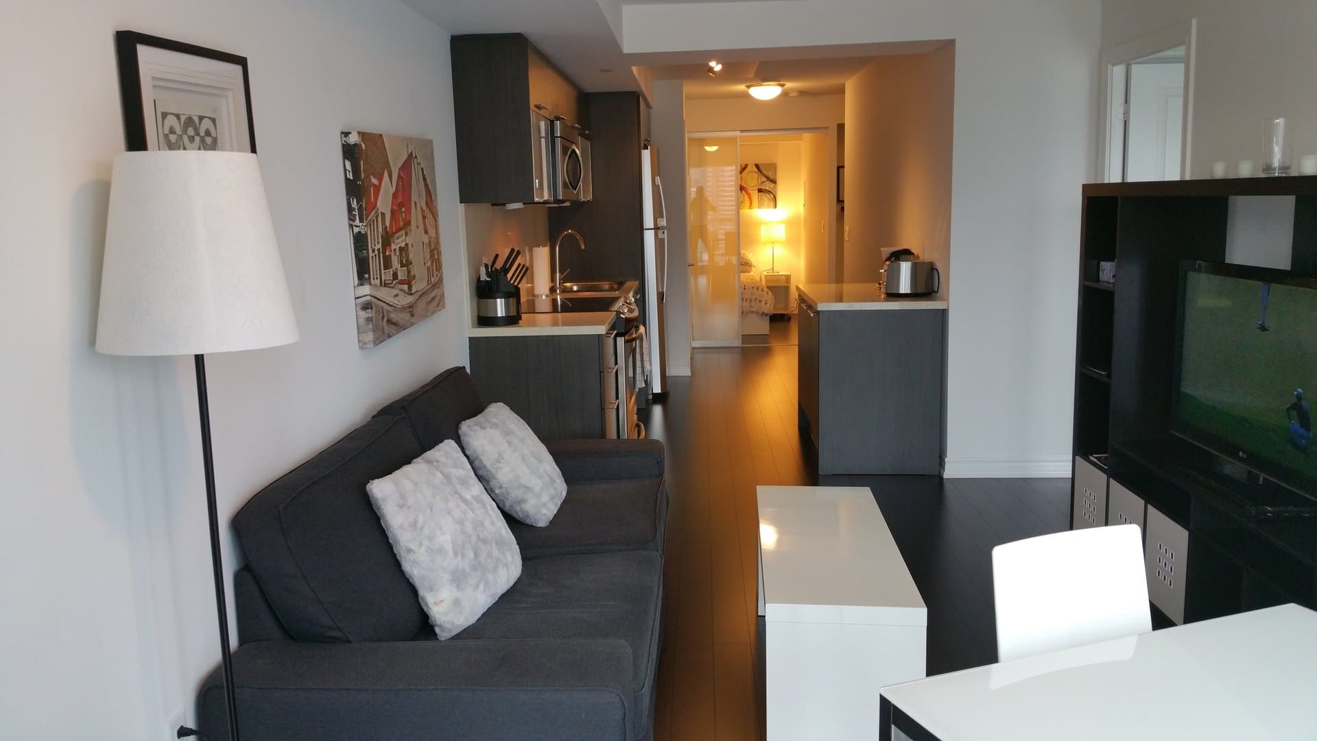 386 Yonge Street - Photo 1