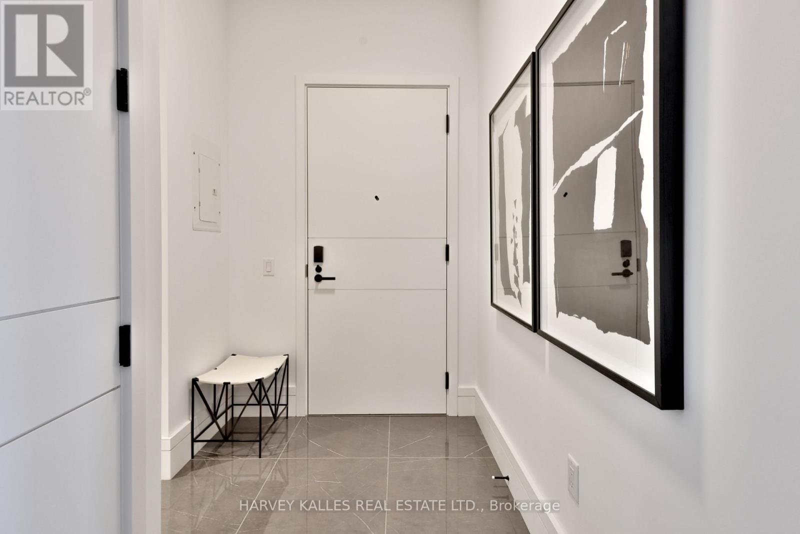 215 Lonsdale Road - Photo 3