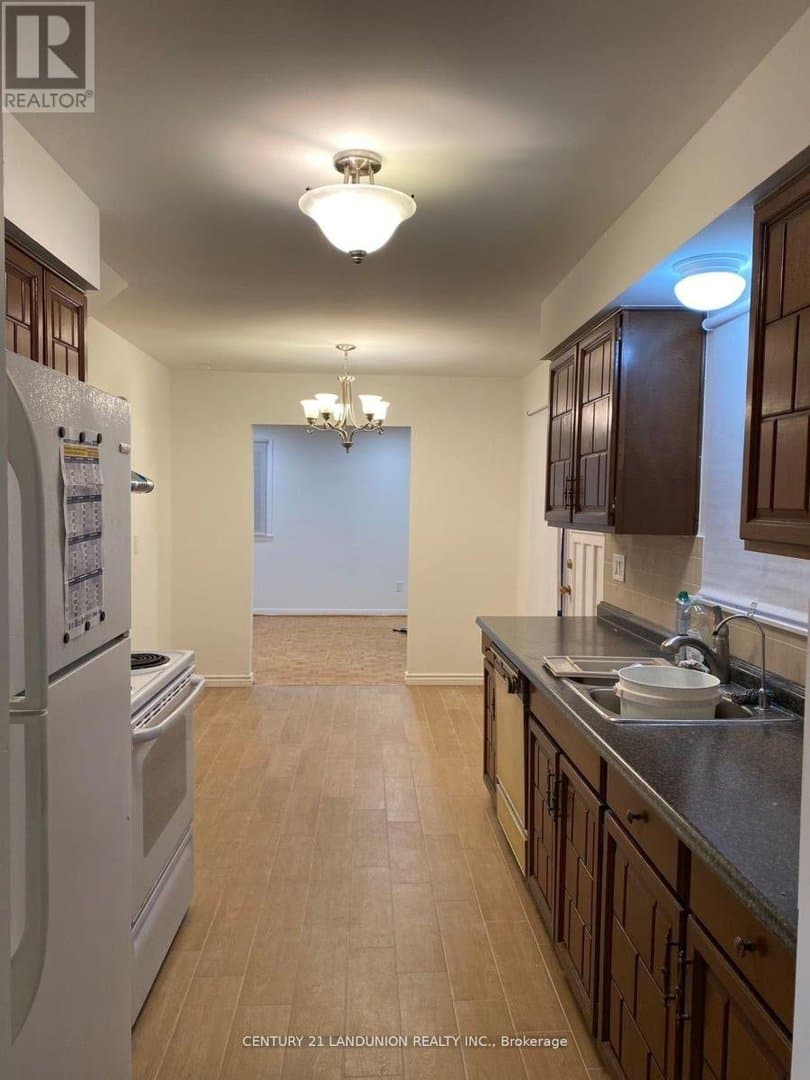 10 Lunsfield Crescent - Photo 4