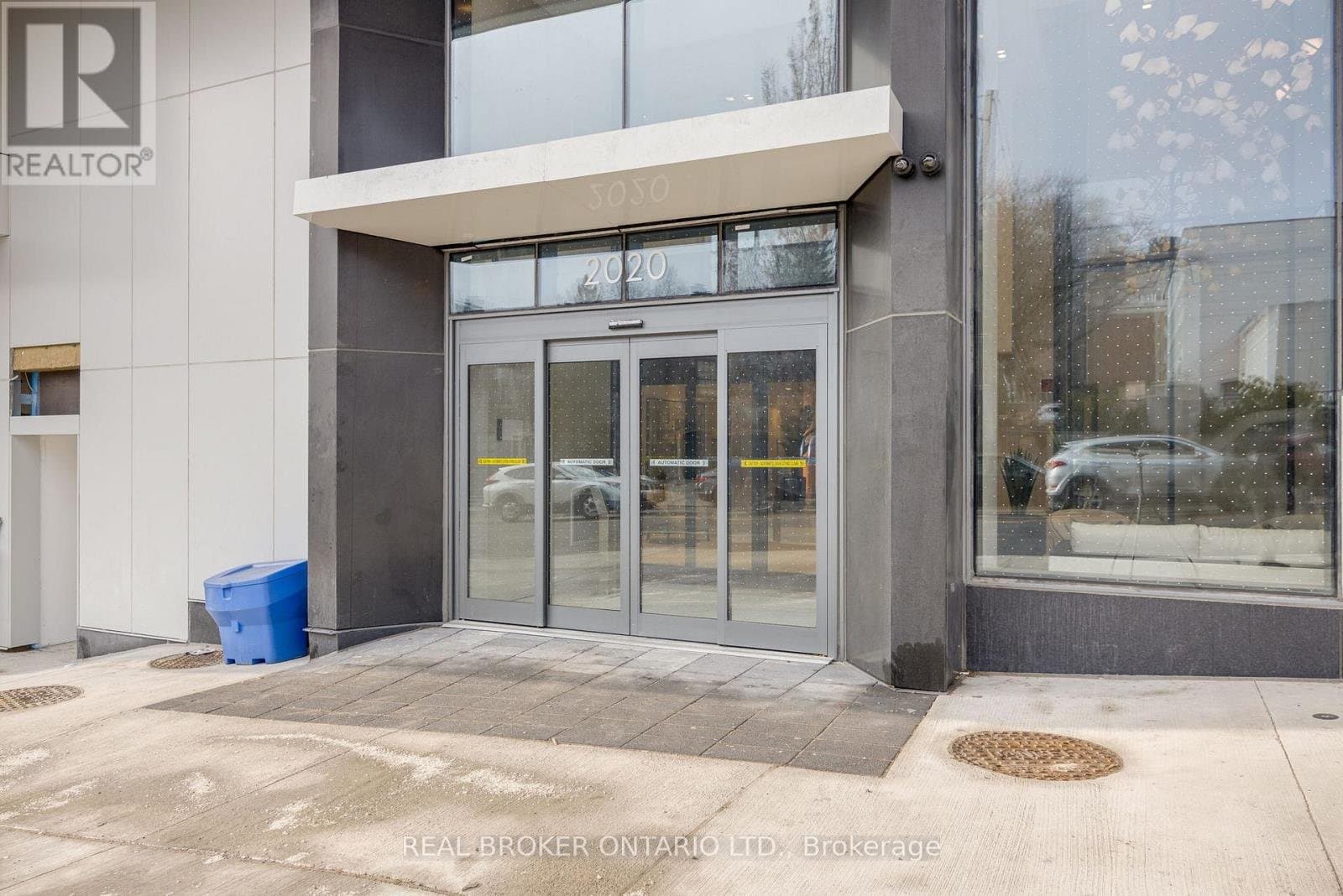 2020 Bathurst Street - Photo 2