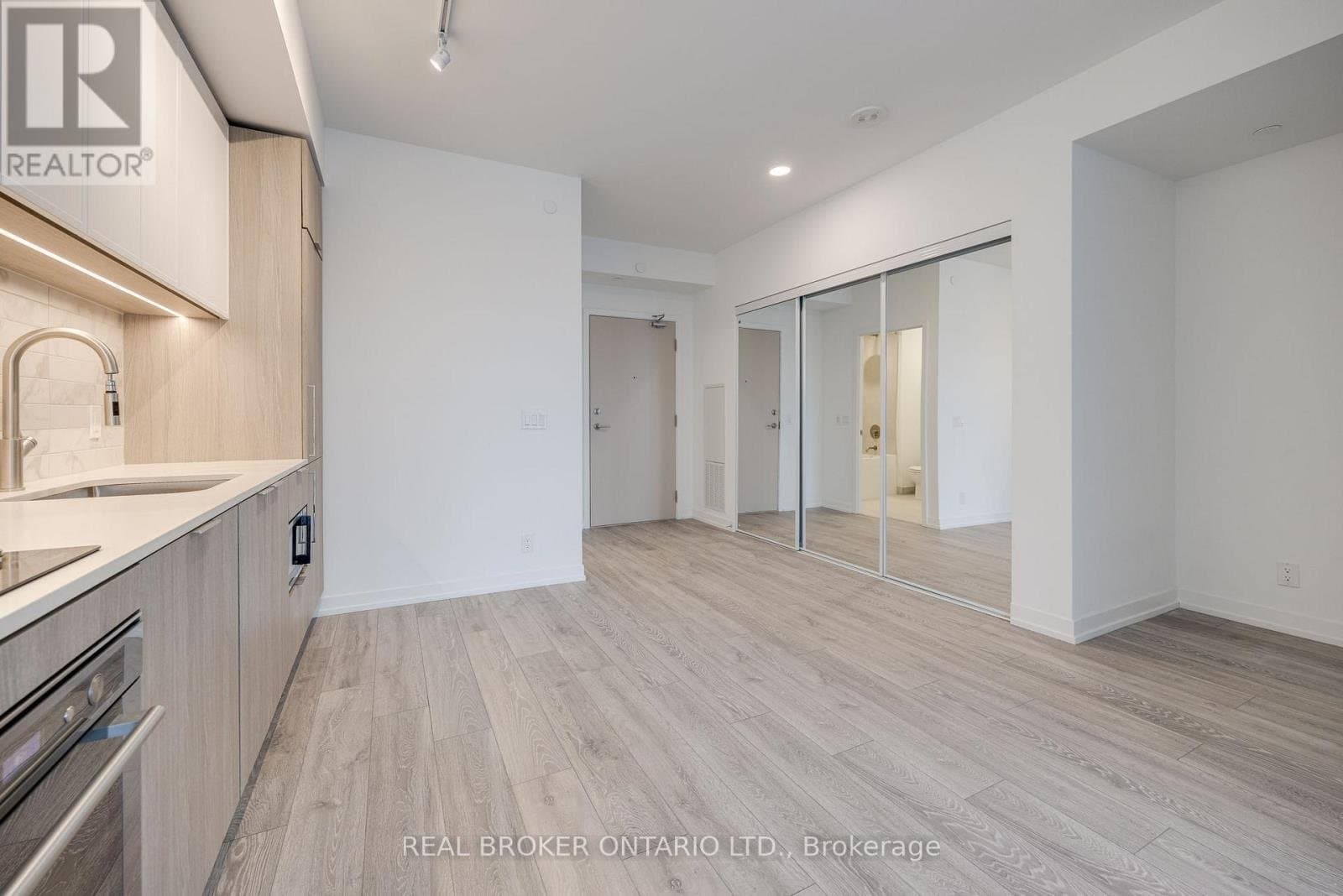 2020 Bathurst Street - Photo 3
