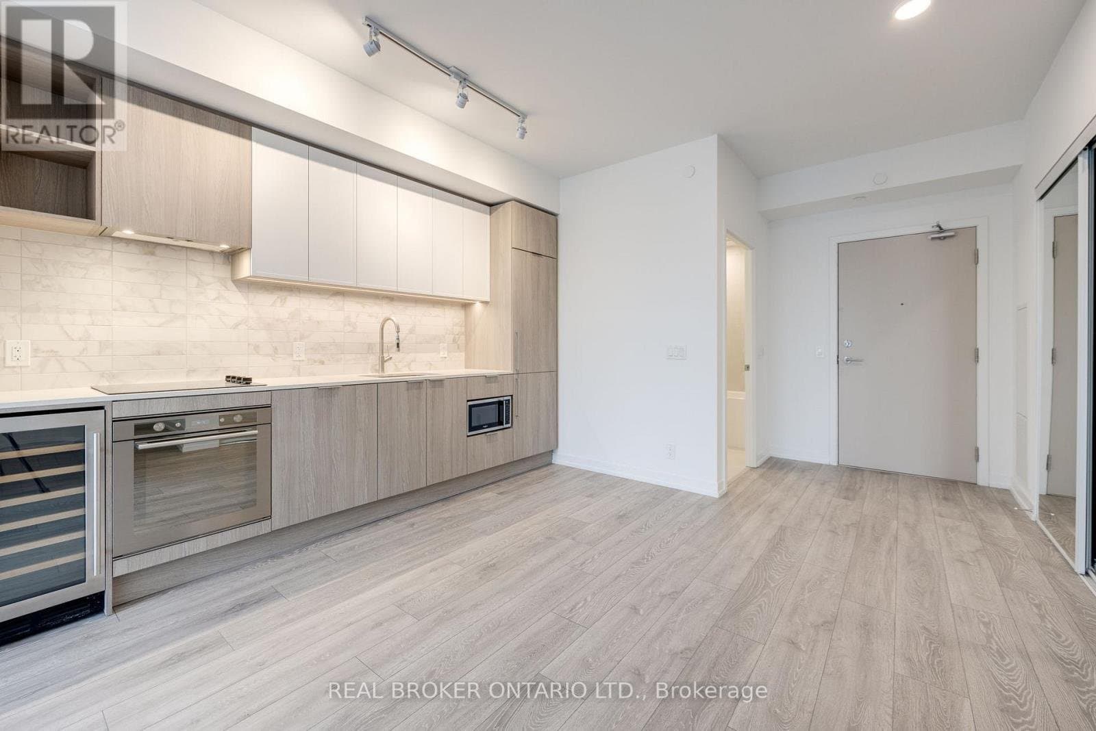 2020 Bathurst Street - Photo 4