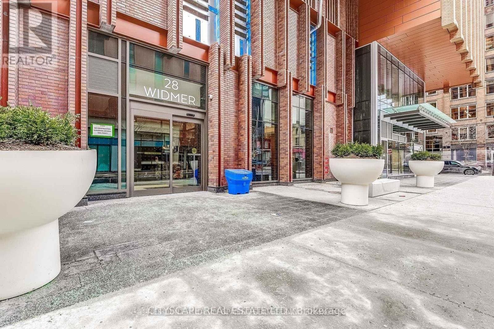 28 Widmer Street