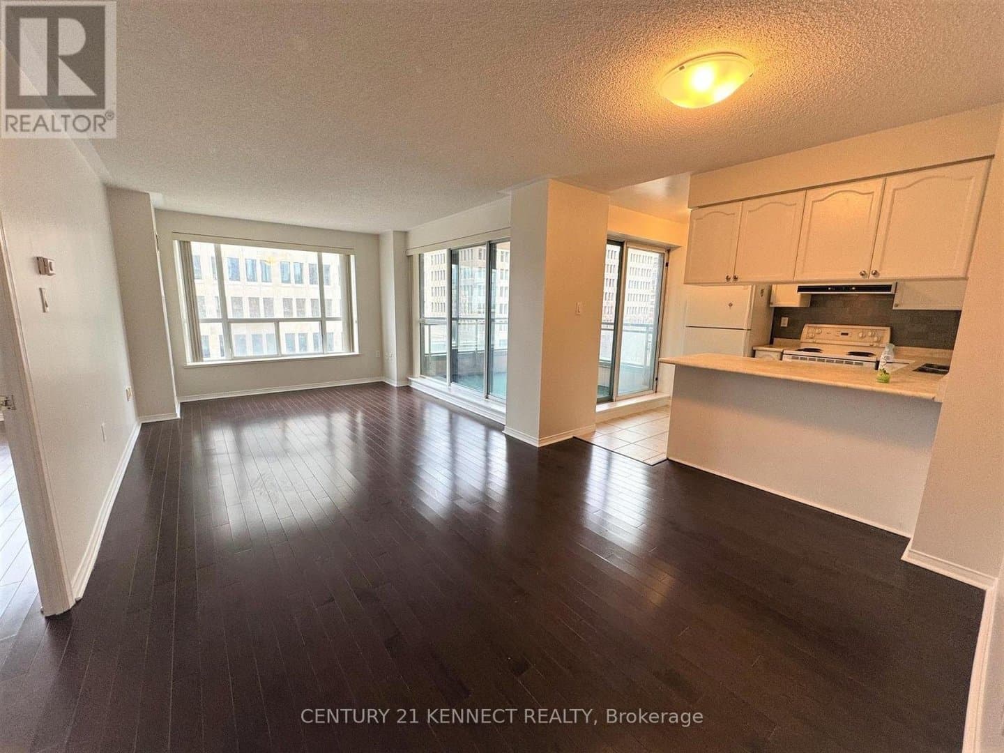 889 Bay Street - Photo 2