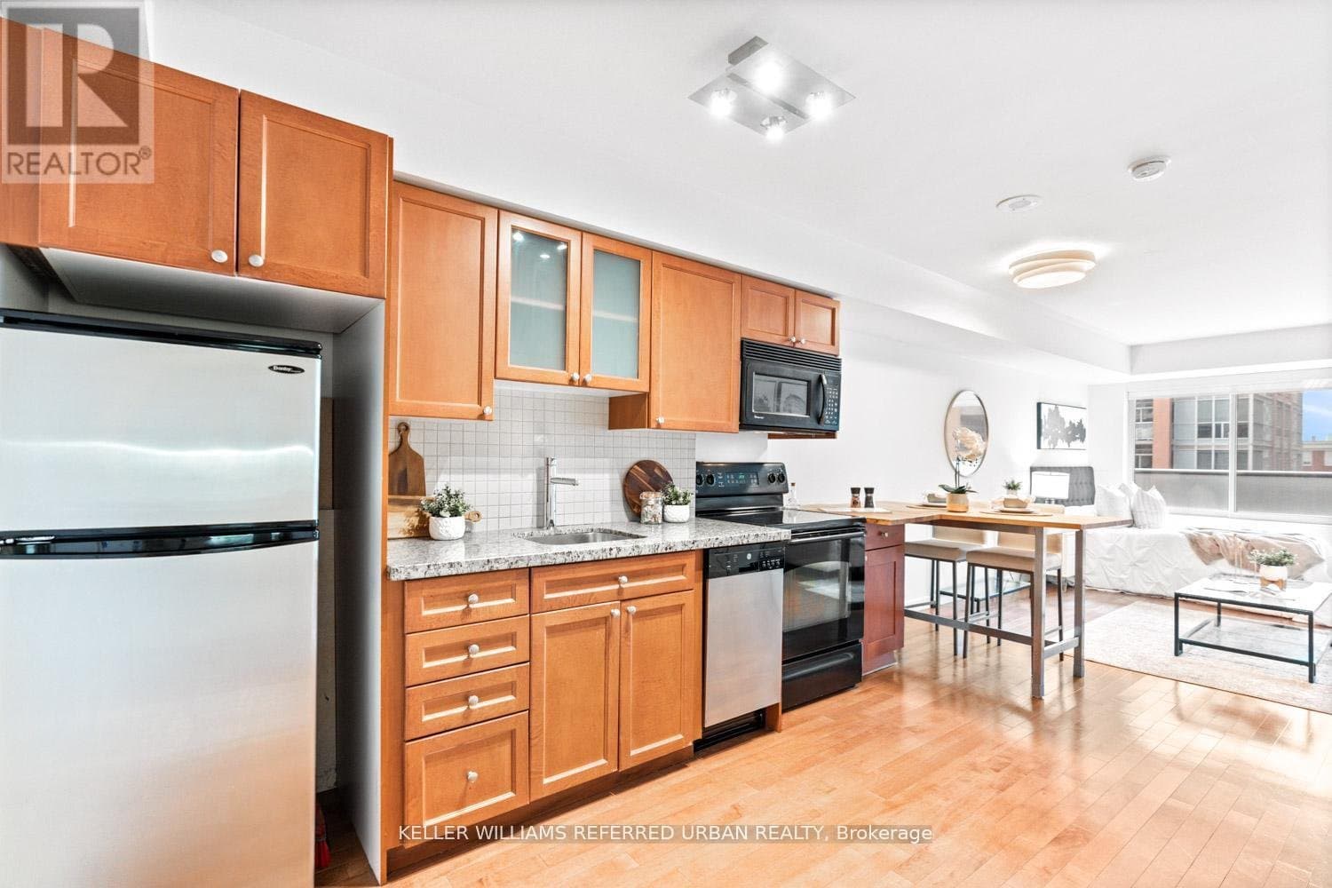 1005 King Street - Photo 2