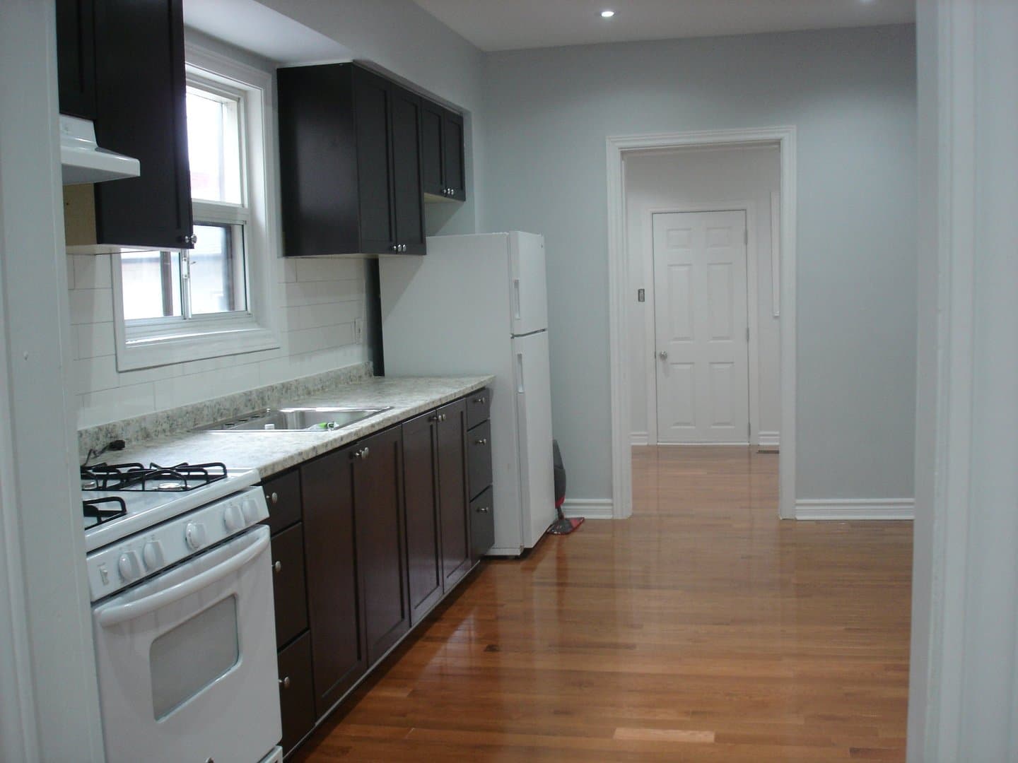 796 Ossington Avenue - Photo 2