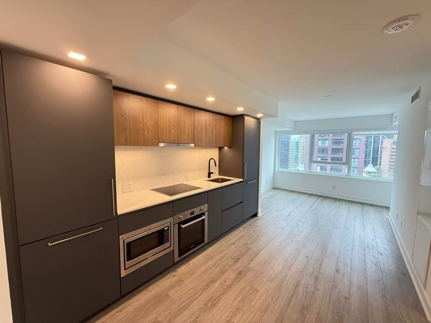 609 Sherbourne Street - Photo 3