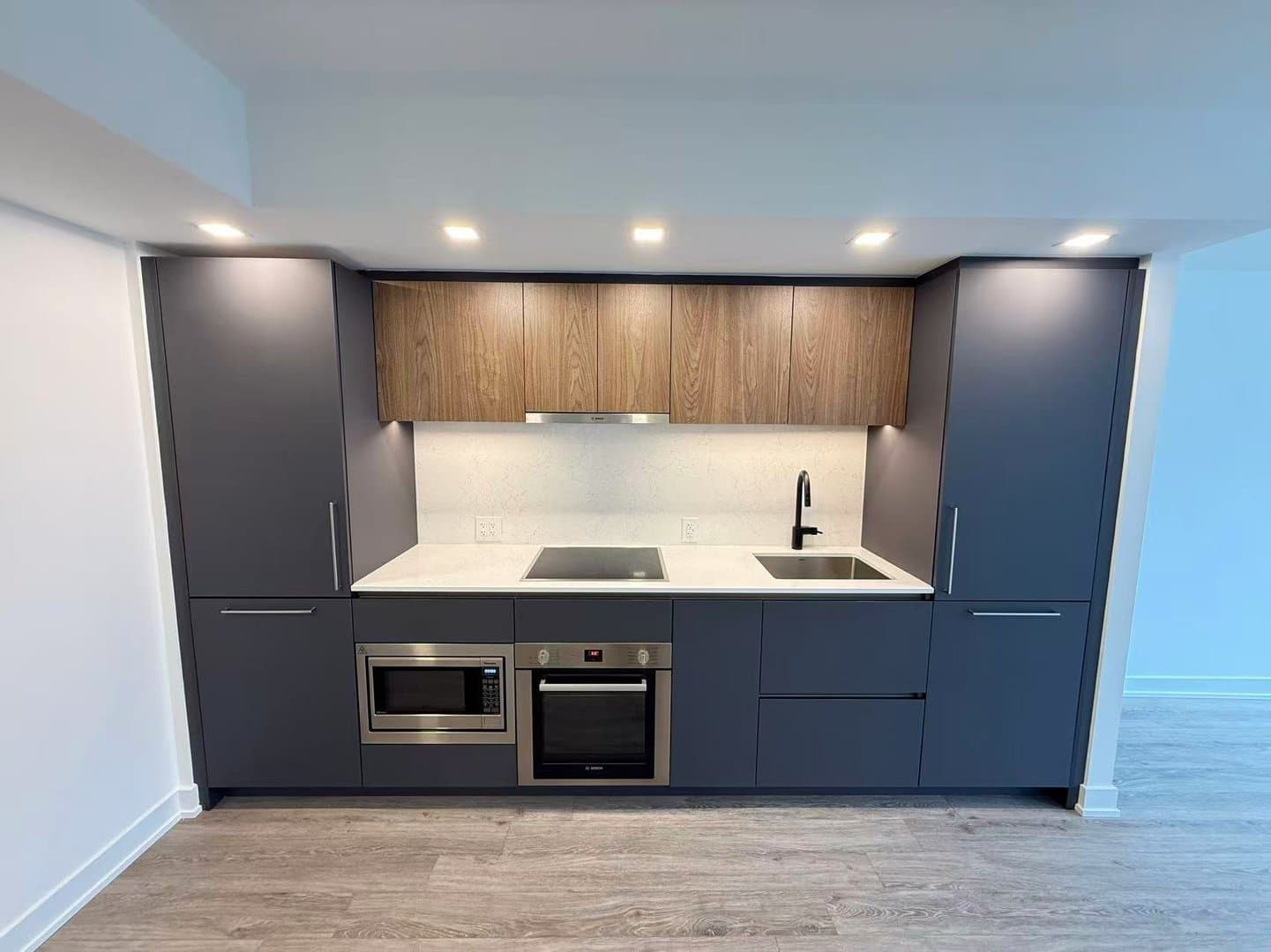 609 Sherbourne Street - Photo 2